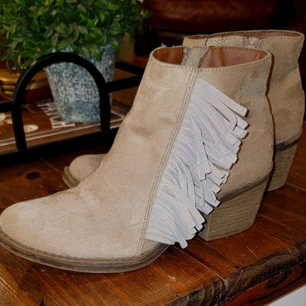 Fringe ankle booties!!